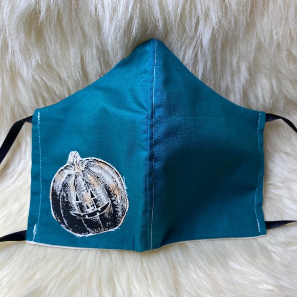 ❤️Set of Two Halloween Face Masks❤️ - Picture 2 of 5